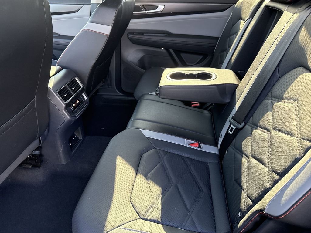 Used 2025 Volkswagen Atlas Peak Edition SE image 30