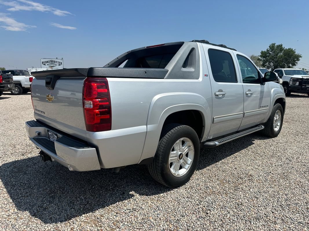 Used 2012 Chevrolet Avalanche LT w/ Suspension Package, Off-Road AWD/4WD image 11