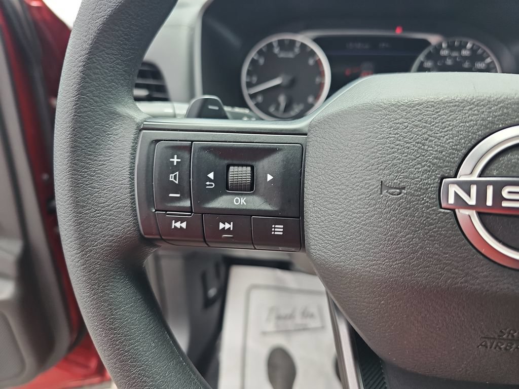 Used 2025 Nissan Rogue S FWD image 17