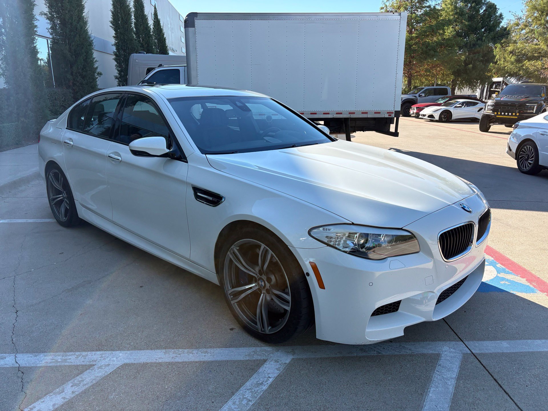 Used 2013 BMW M5 w/ Executive Pkg RWD image 3