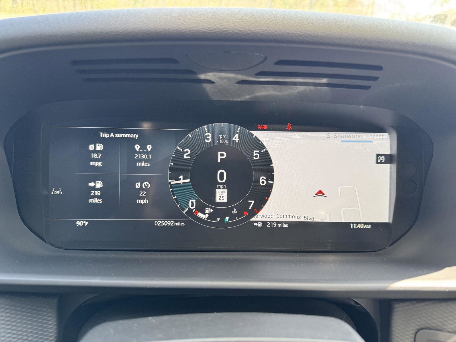 Used 2024 Land Rover Discovery Dynamic SE image 9