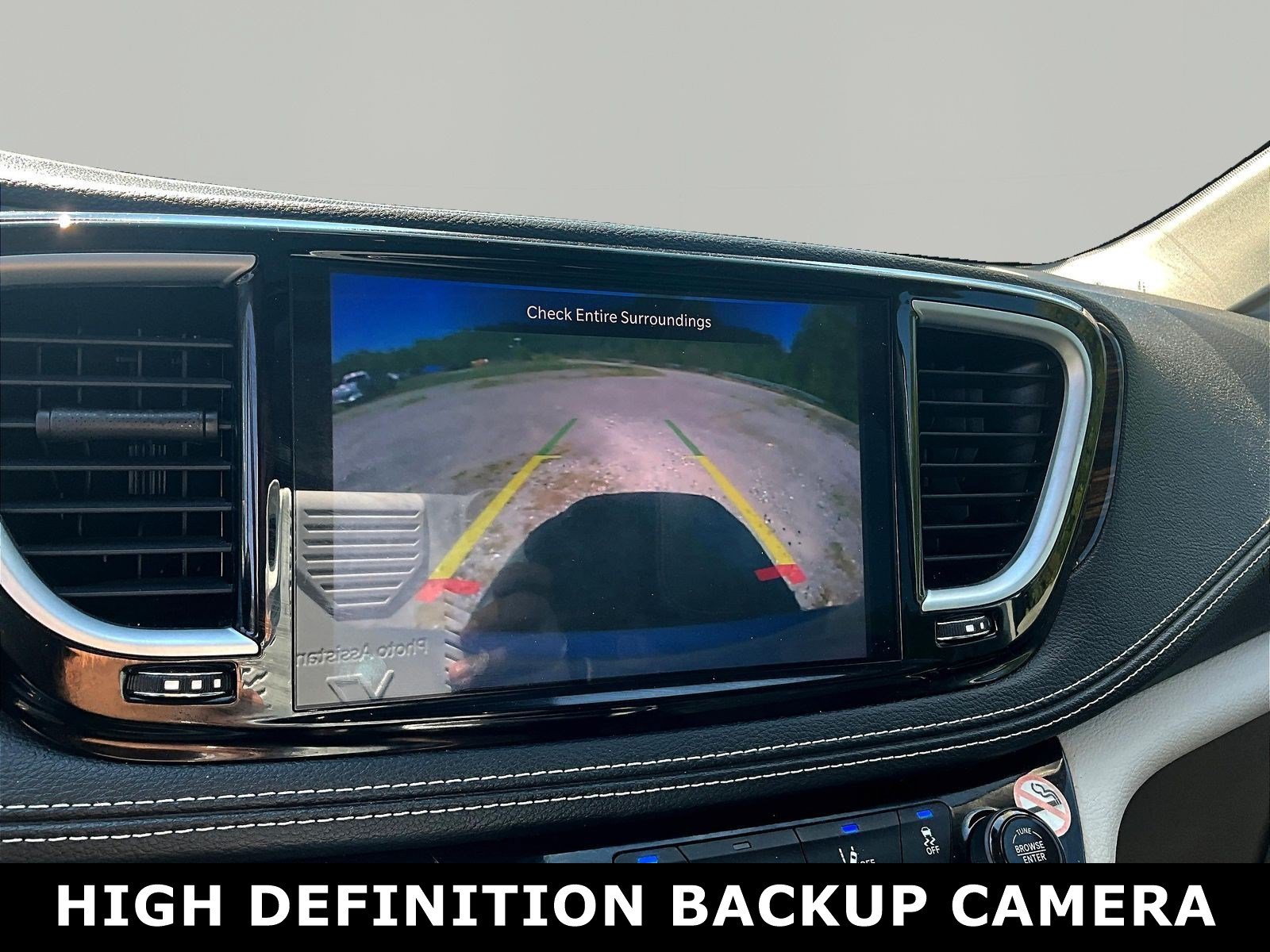 Used 2023 Chrysler Pacifica Limited FWD image 9