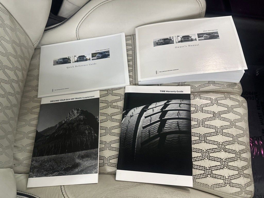Used 2020 Lincoln Navigator Black Label w/ Cargo Convenience Package image 39