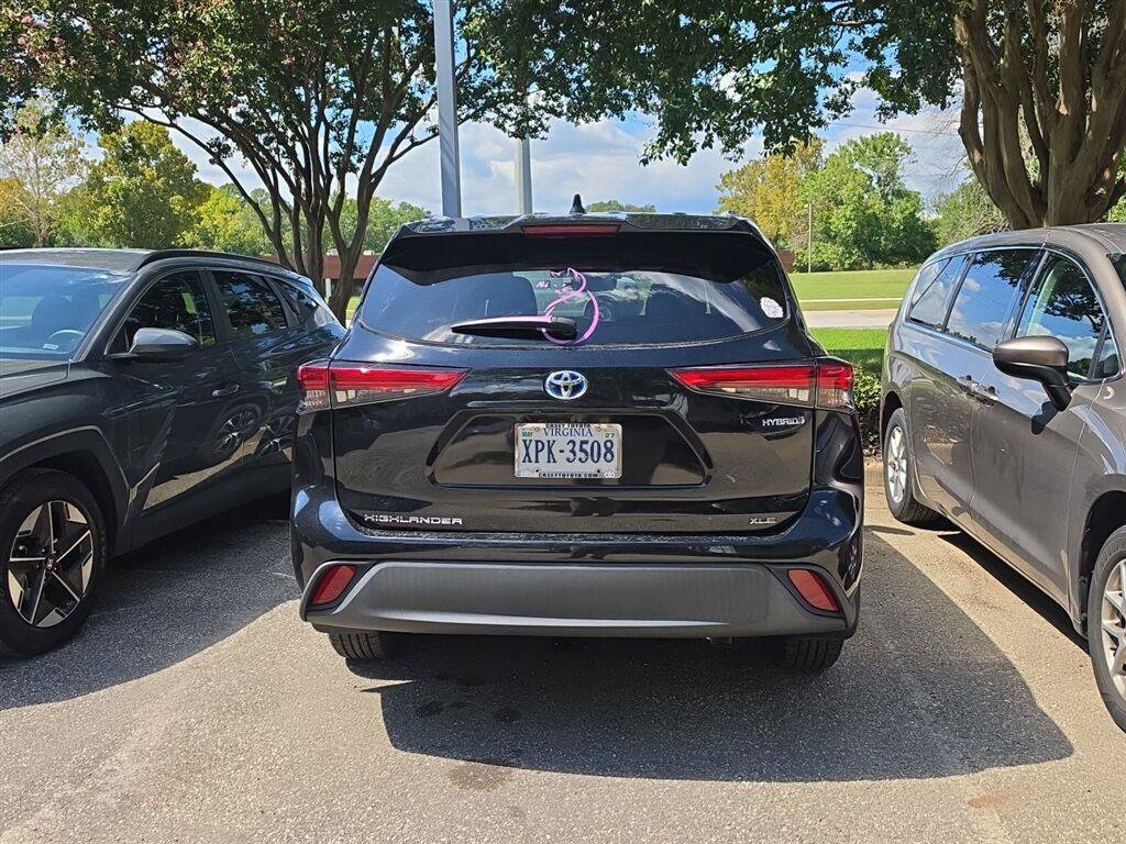 Used 2020 Toyota Highlander XLE AWD/4WD image 8