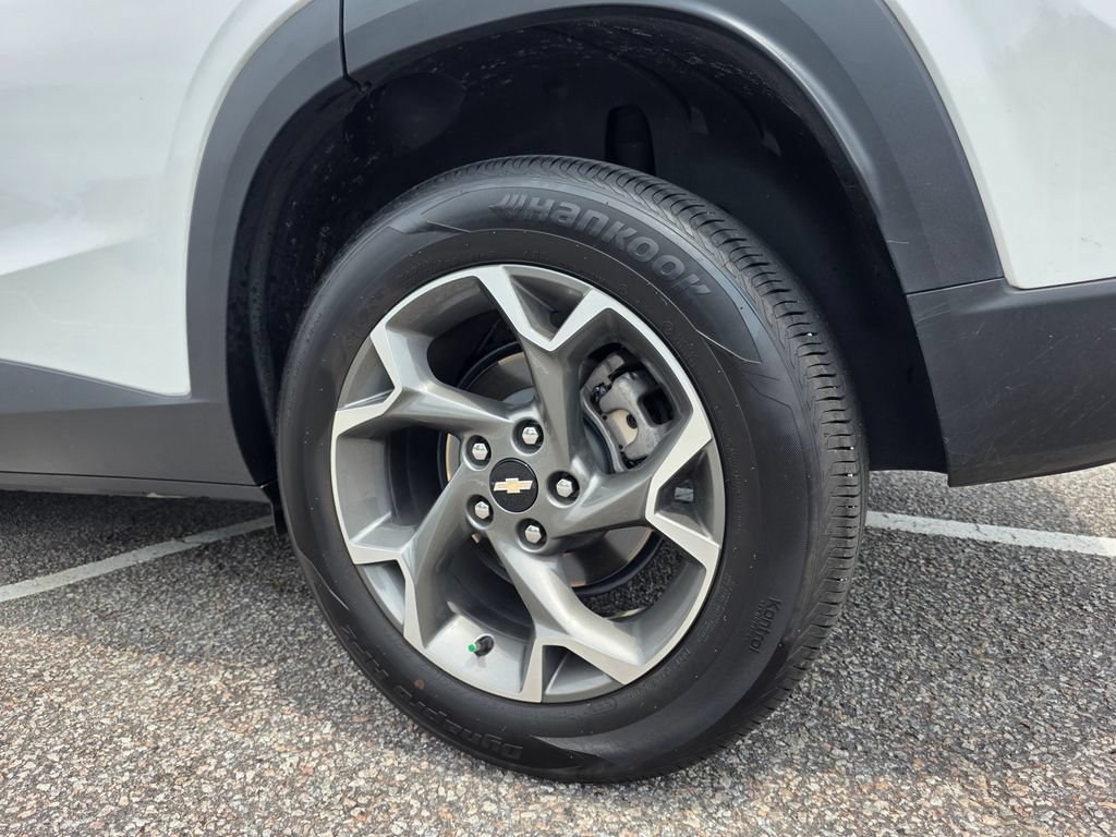 Used 2025 Chevrolet Trax LT FWD image 30