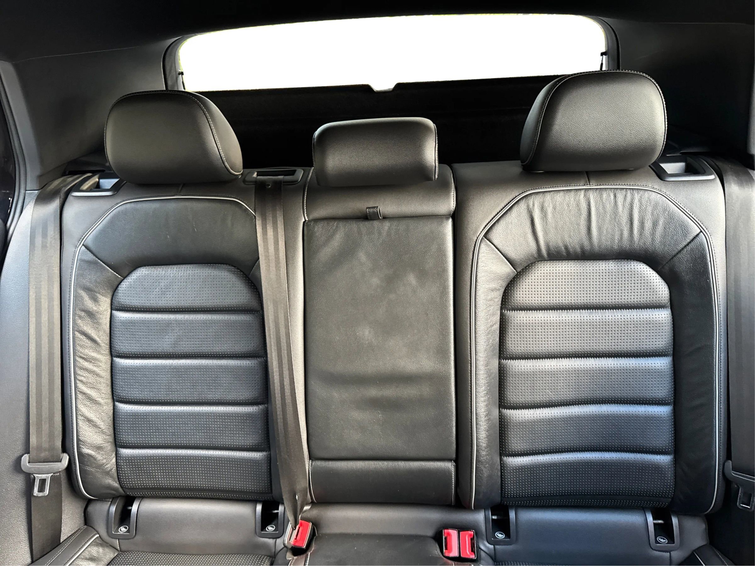 Used 2018 Volkswagen Golf R 4-Door image 18