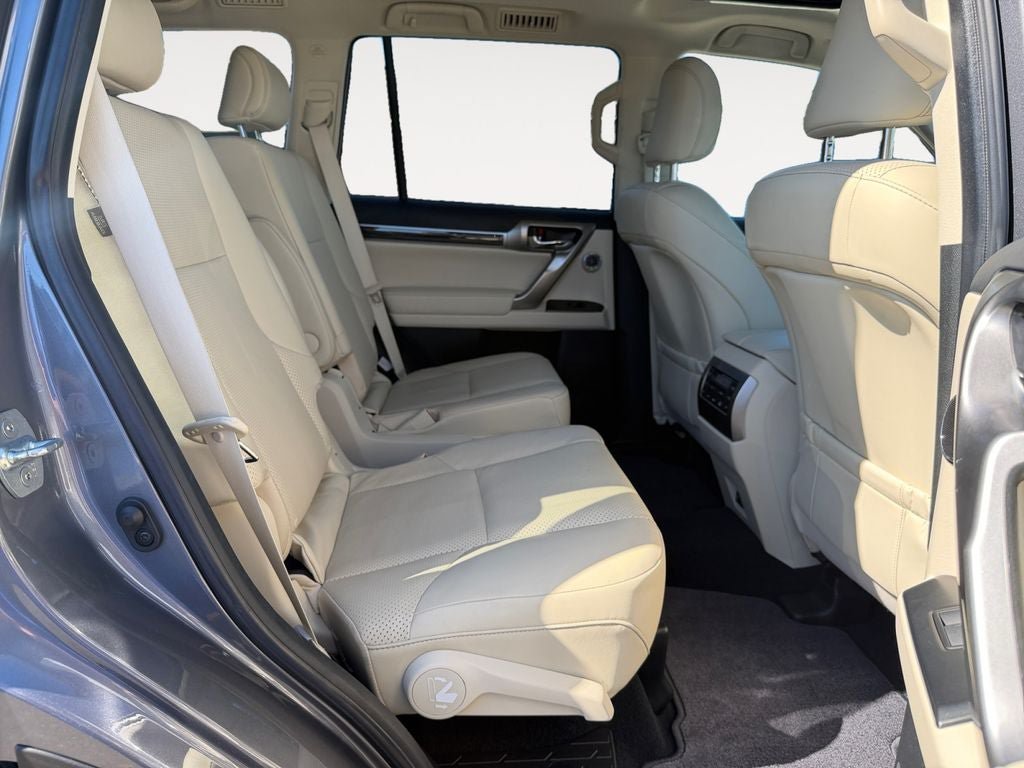 Used 2023 Lexus GX 460 Luxury w/ Sport Design Package AWD/4WD image 23