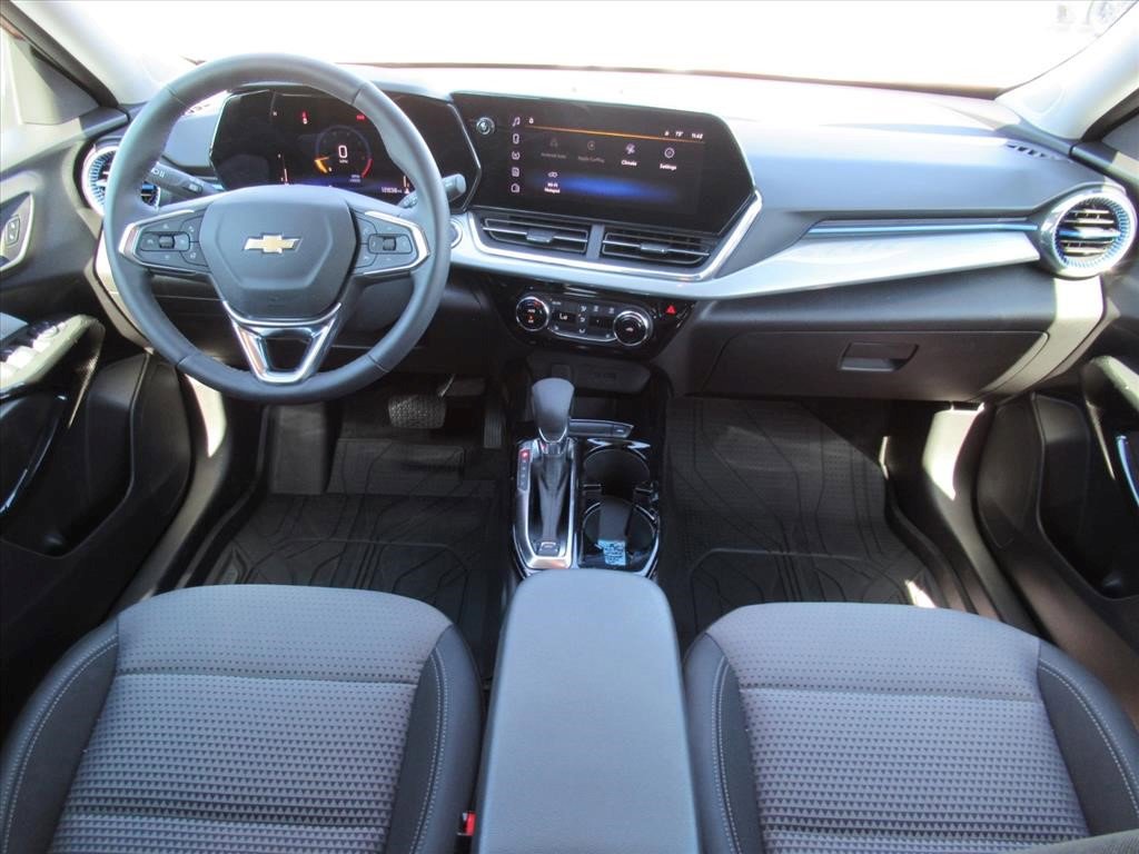 Certified 2025 Chevrolet Trax LT w/ Driver Confidence Package image 17