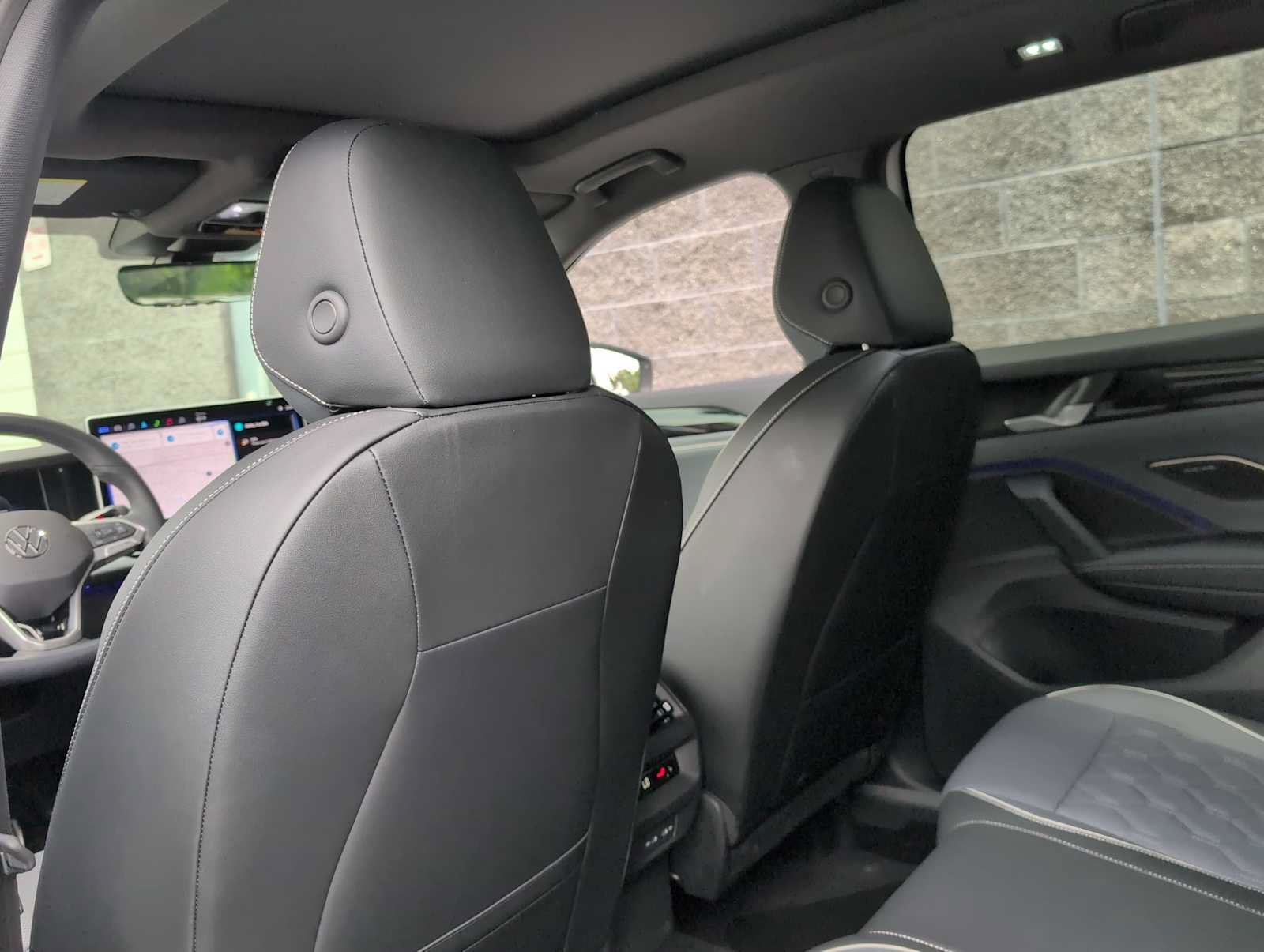Used 2025 Volkswagen Tiguan SEL R-Line AWD/4WD image 18