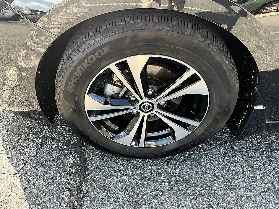 Certified 2023 Nissan Sentra SV FWD image 7