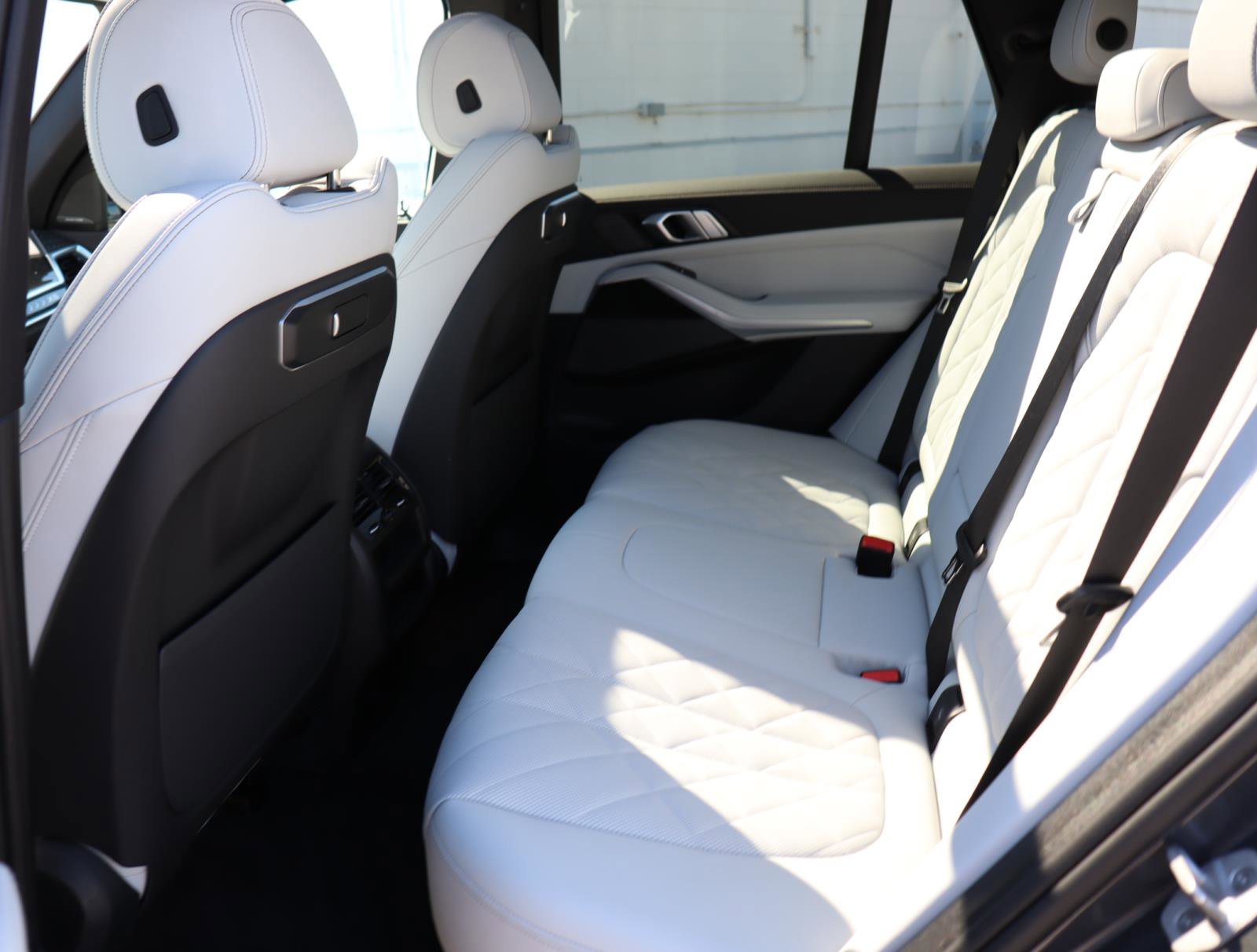 Used 2025 BMW X5 xDrive50e w/ M Sport Package image 14