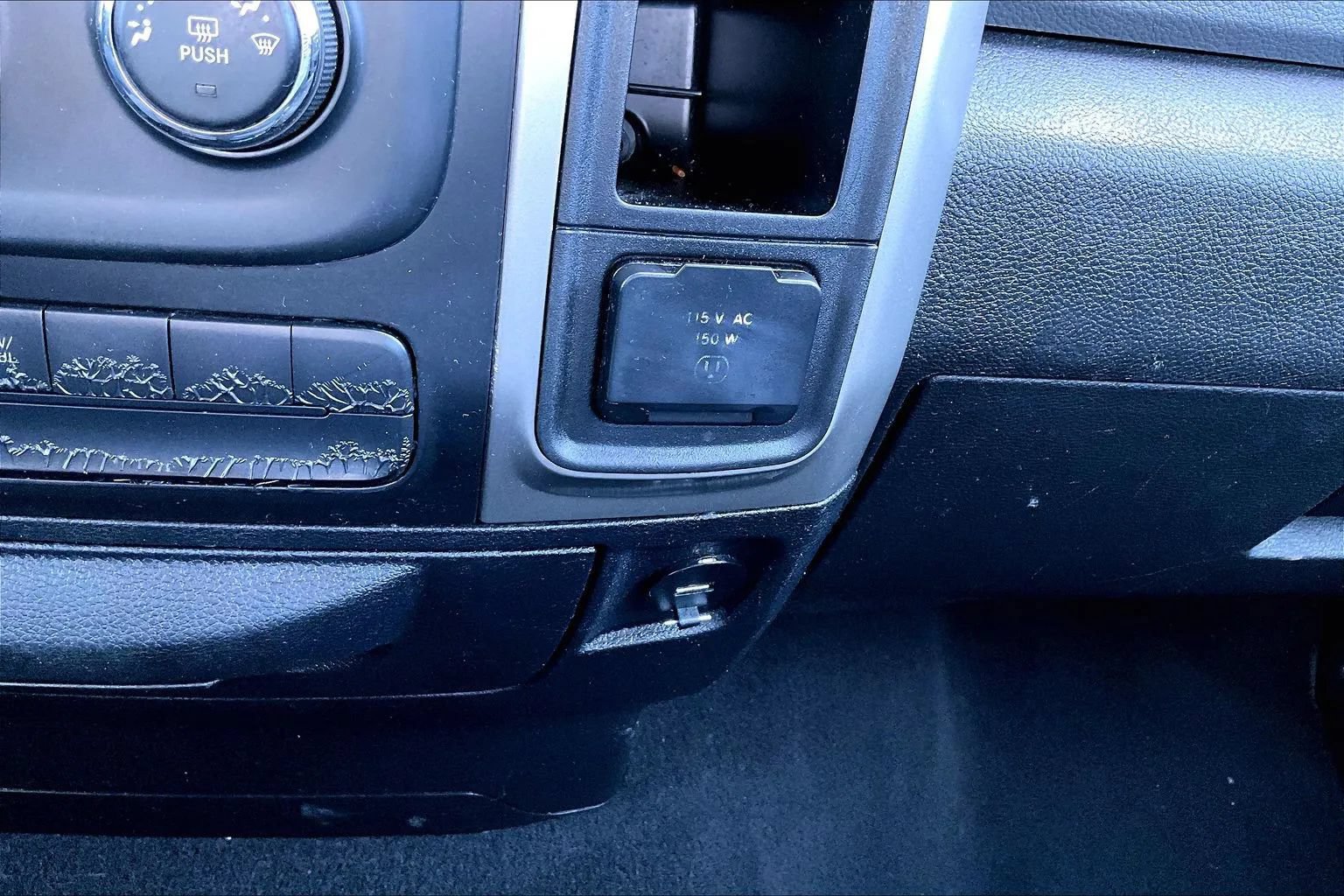 Used 2014 RAM 1500 Classic SLT RWD image 16