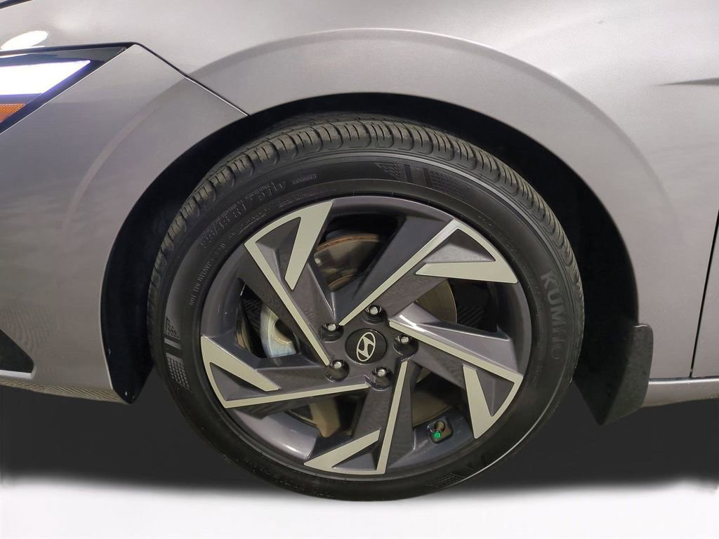 Used 2024 Hyundai Elantra SEL w/ Convenience Package image 11