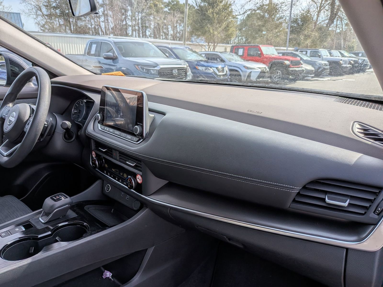 Used 2023 Nissan Rogue SV image 37