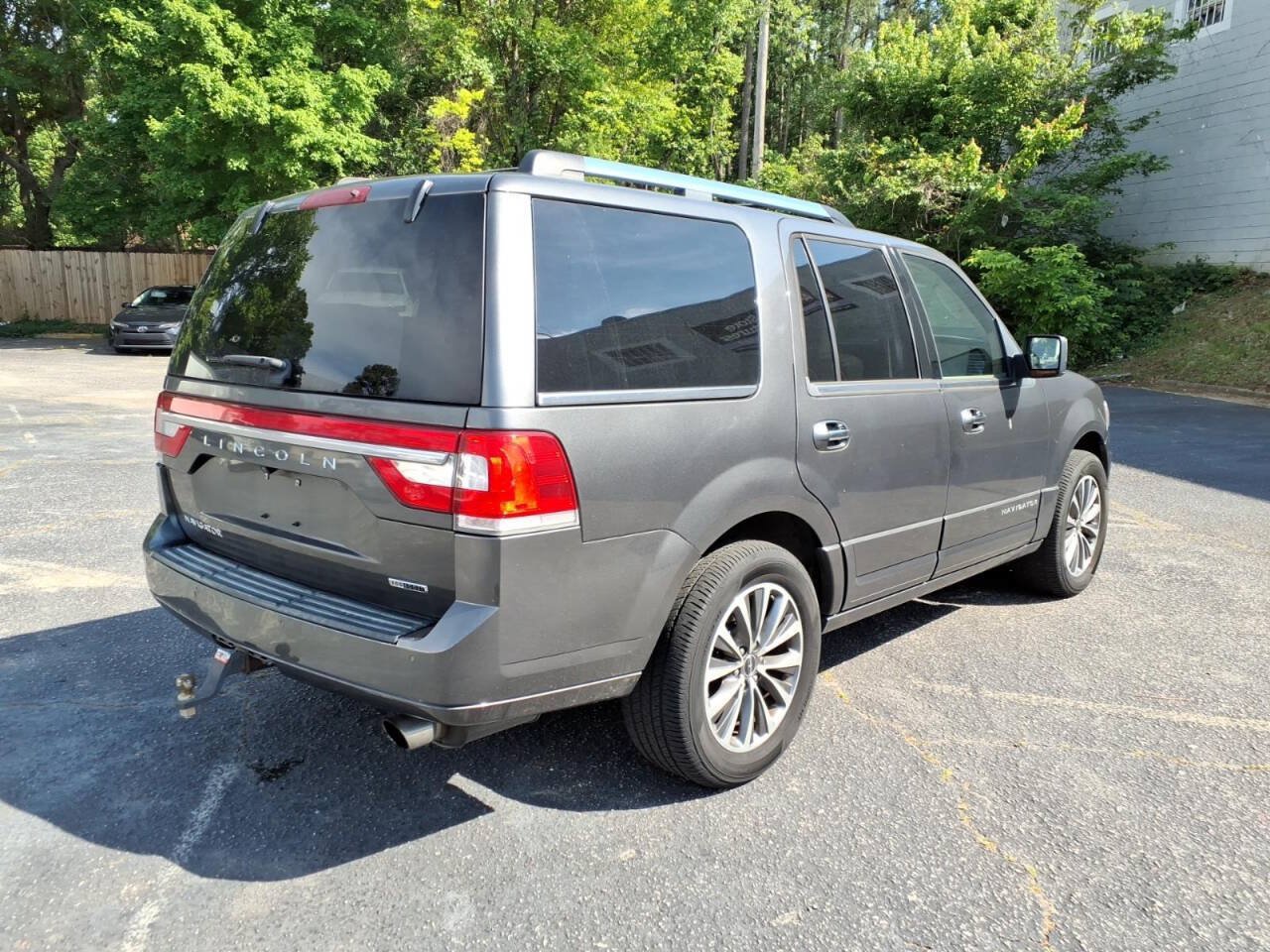 Used 2015 Lincoln Navigator 4WD image 3