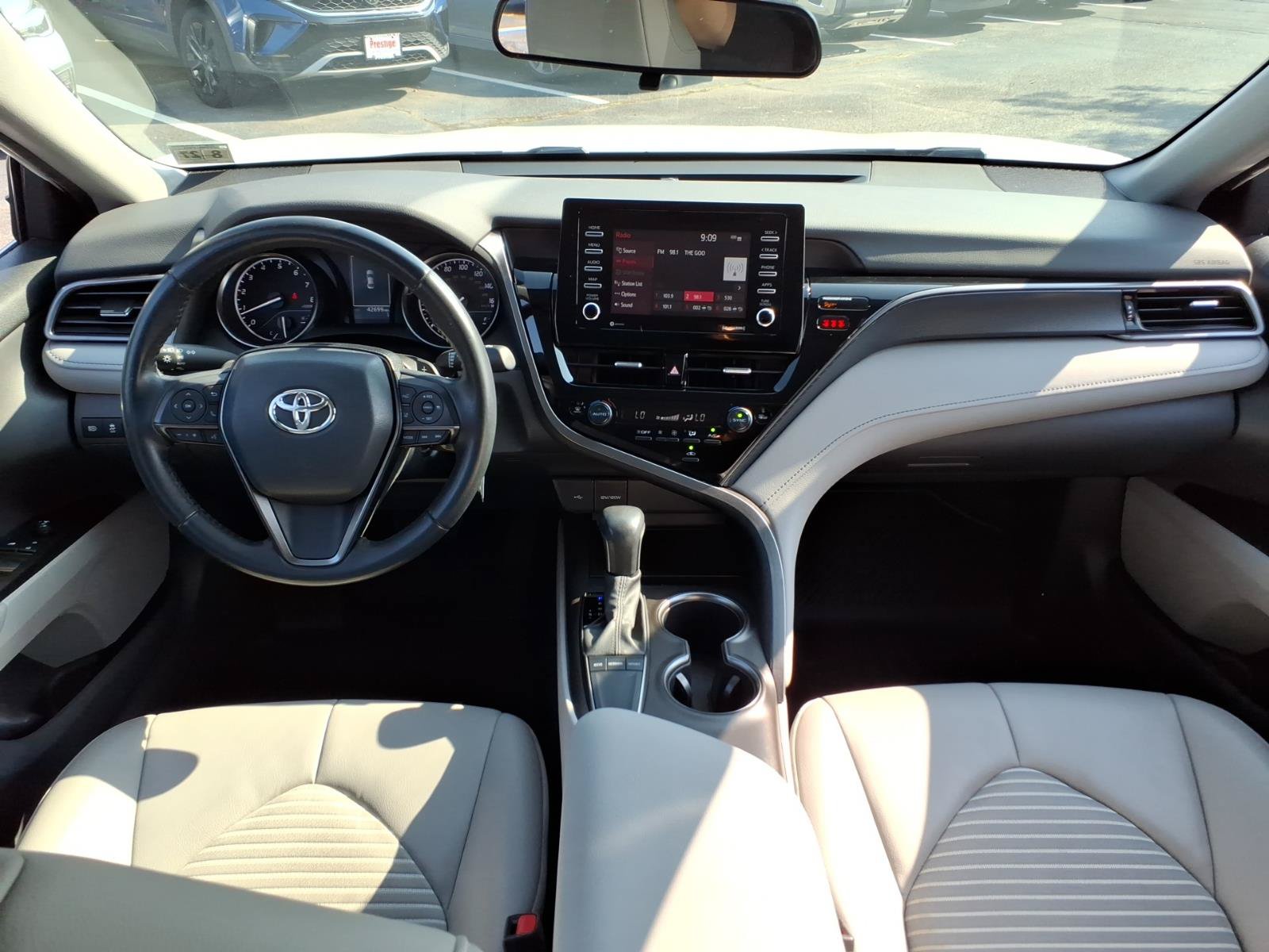 Used 2022 Toyota Camry SE FWD image 10