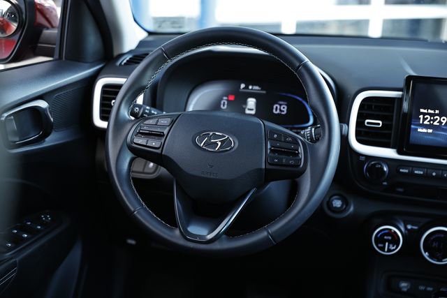 Used 2024 Hyundai Venue Limited image 25