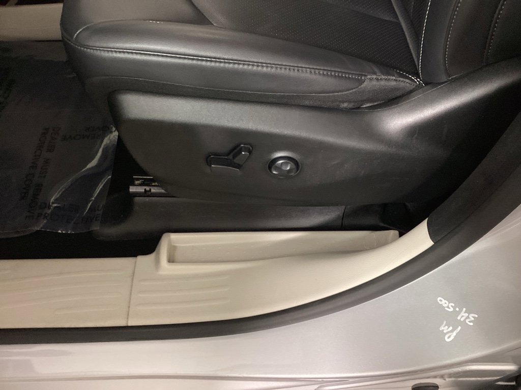 Used 2024 Chrysler Pacifica Touring-L image 17