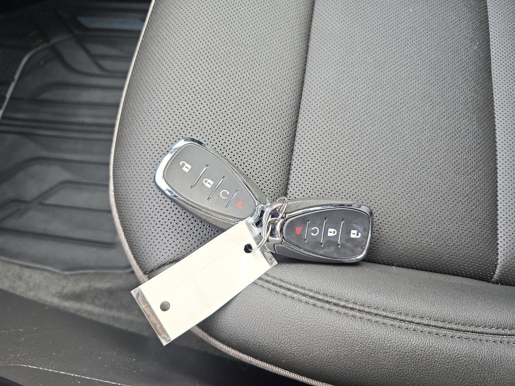 Used 2025 Chevrolet Trax ACTIV w/ Sunroof Package image 29