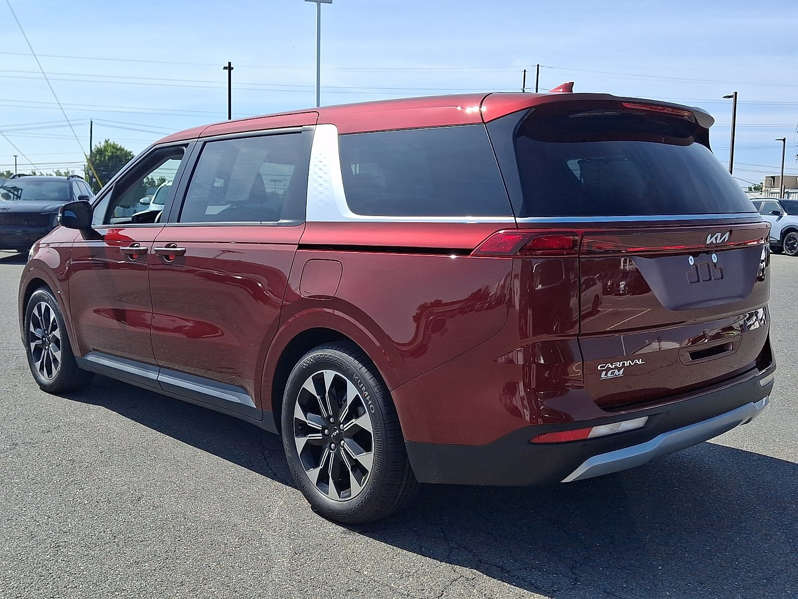 Used 2024 Kia Carnival EX FWD image 6