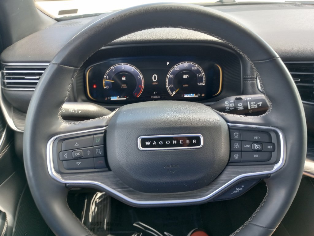 Used 2024 Jeep Wagoneer L Series II AWD/4WD image 23