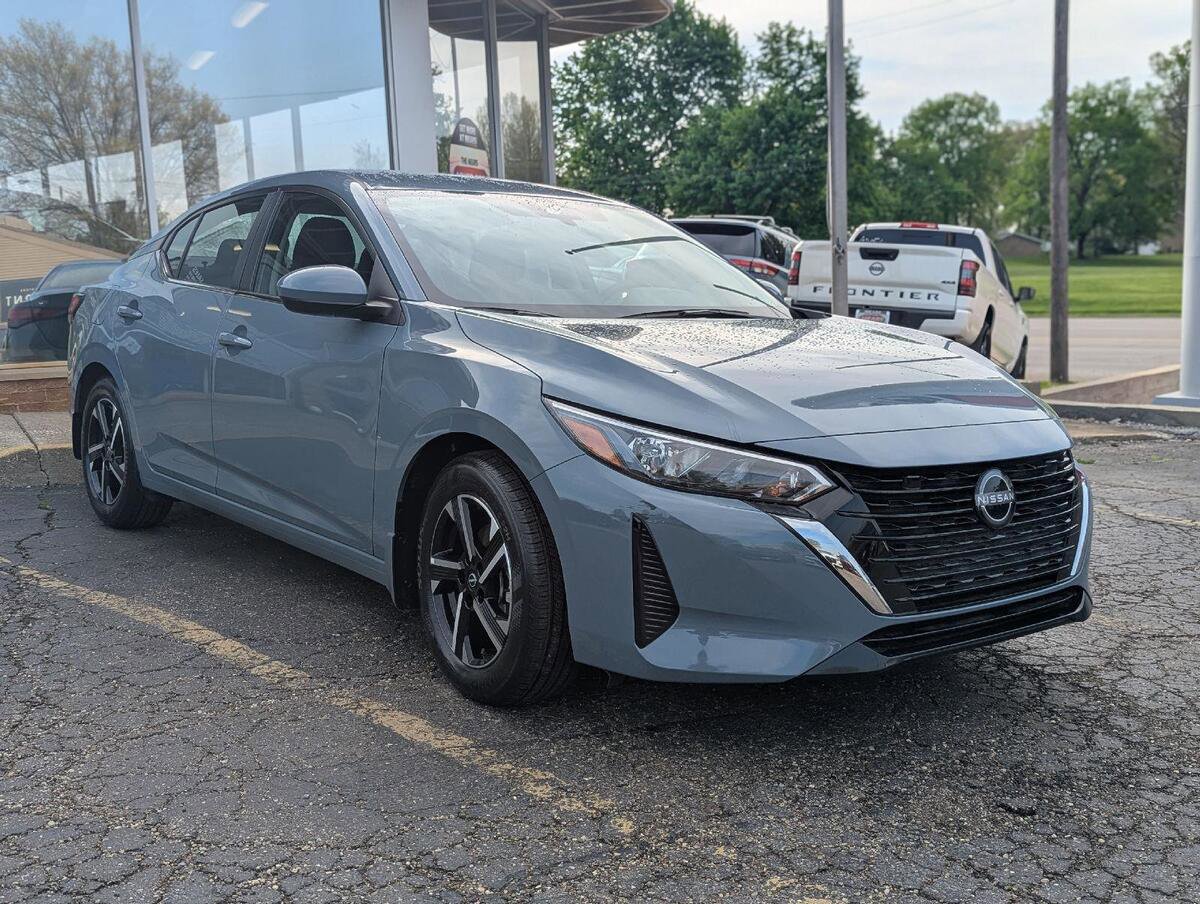 Used 2024 Nissan Sentra SV FWD image 1