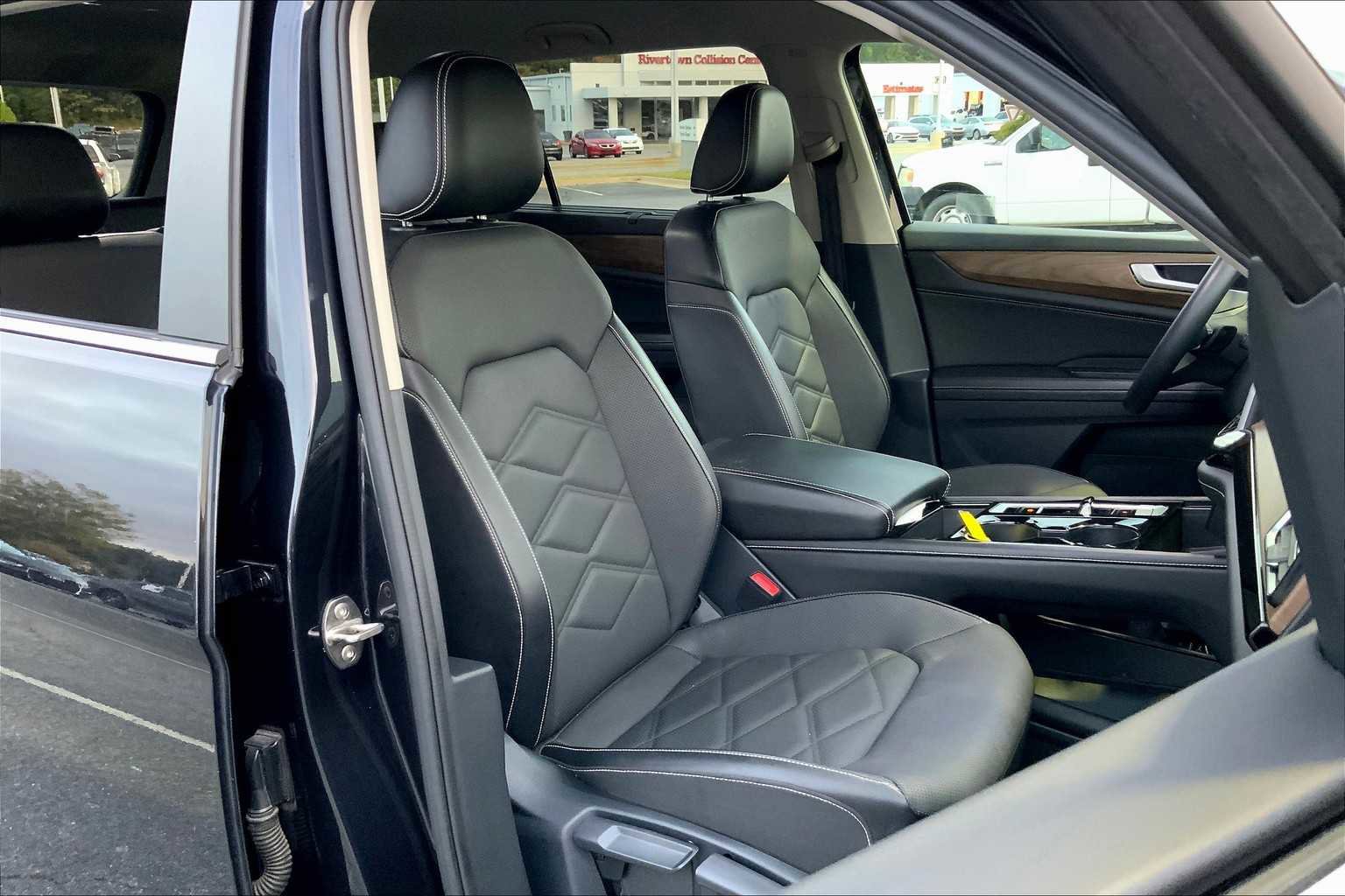 Used 2024 Volkswagen Atlas SE image 8