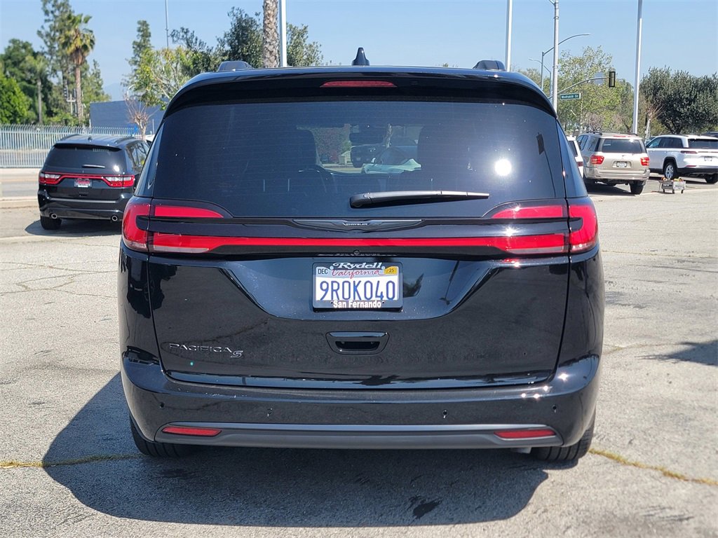 New 2024 Chrysler Pacifica Touring-L w/ S Appearance Package image 5