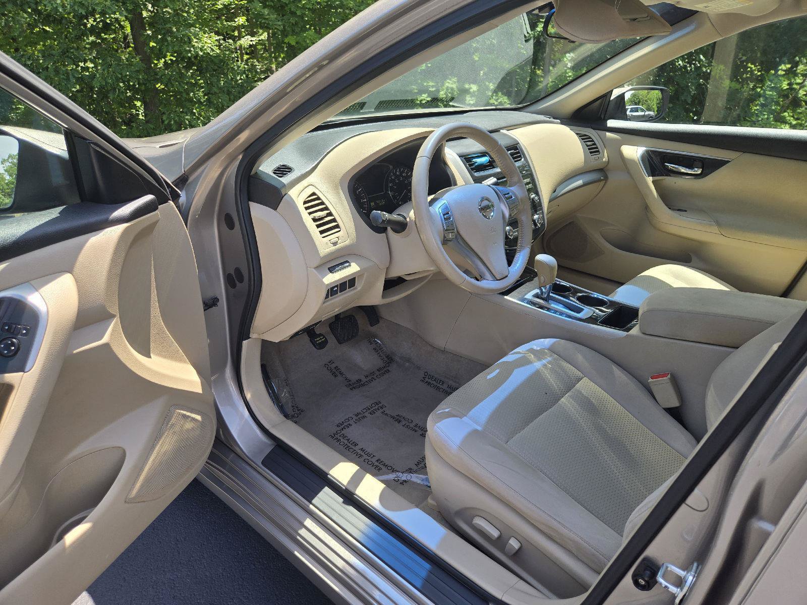 Used 2014 Nissan Altima 2.5 SV FWD image 11