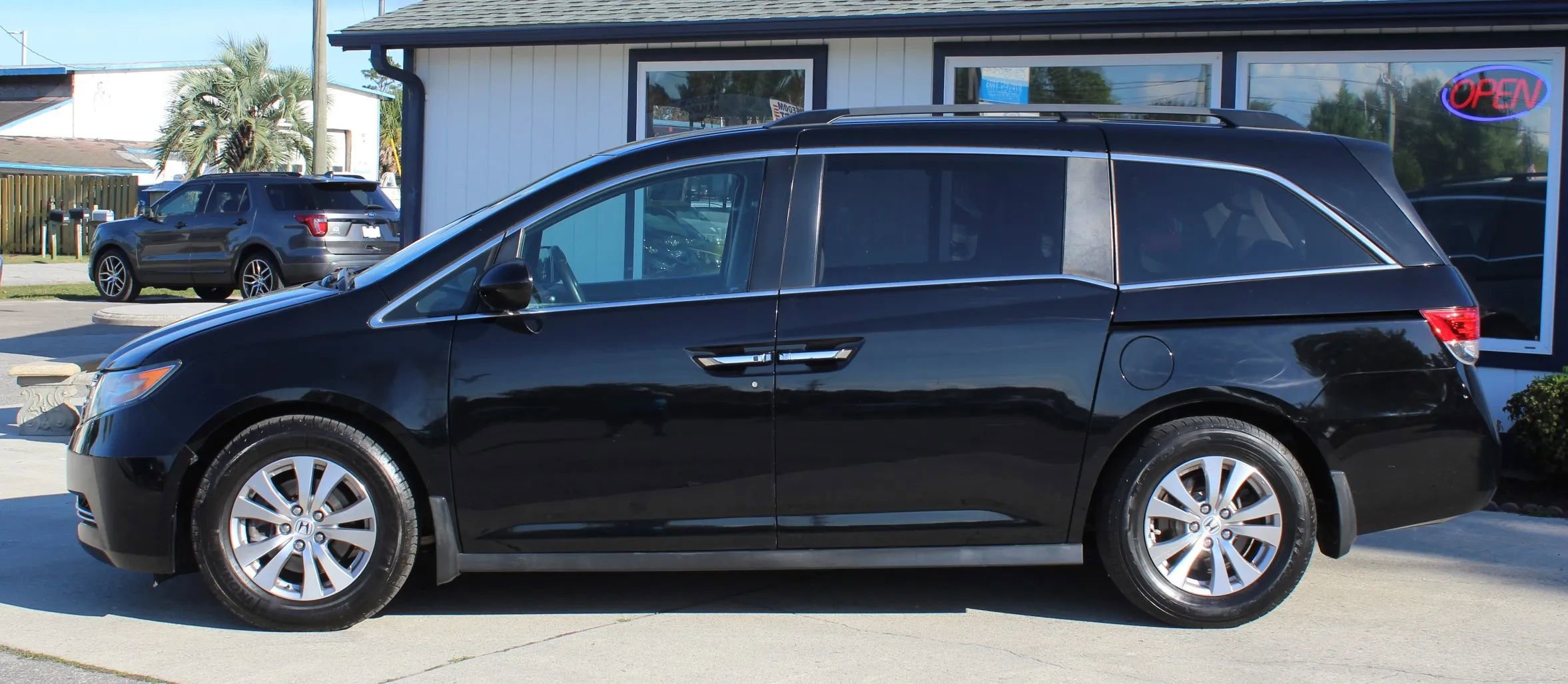 Used 2017 Honda Odyssey EX-L image 2