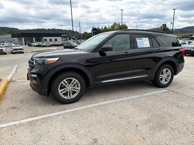 Used 2023 Ford Explorer XLT w/ Equipment Group 202A AWD/4WD image 7