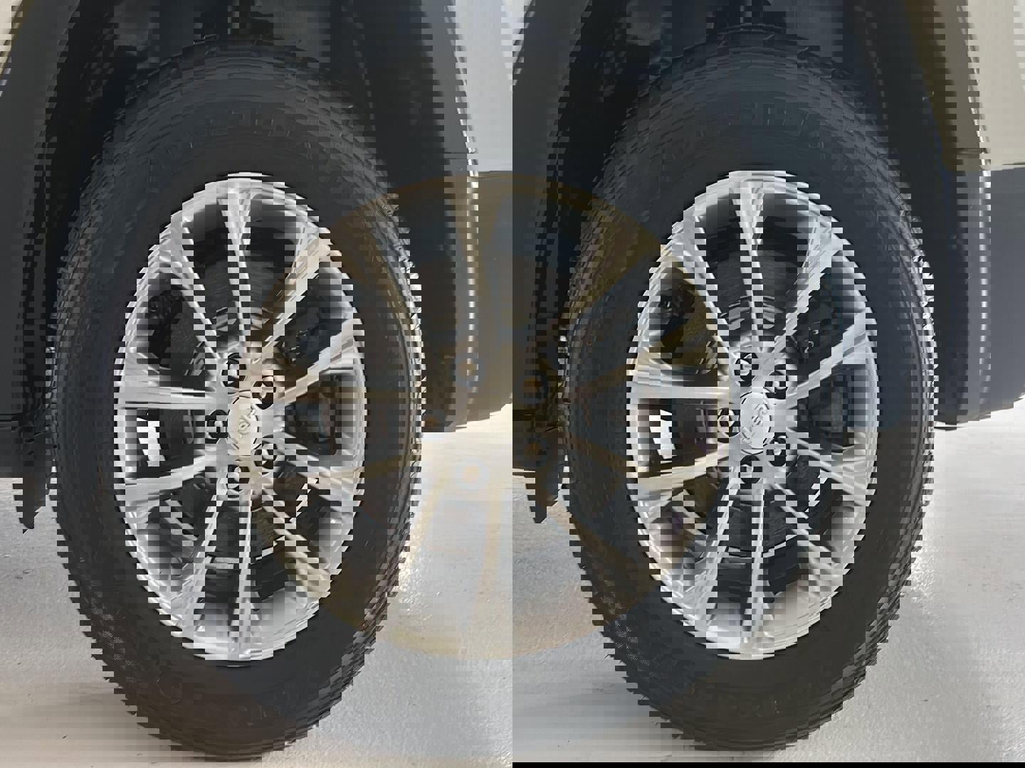 Used 2019 Jeep Cherokee Latitude Plus w/ Comfort/Convenience Group image 28