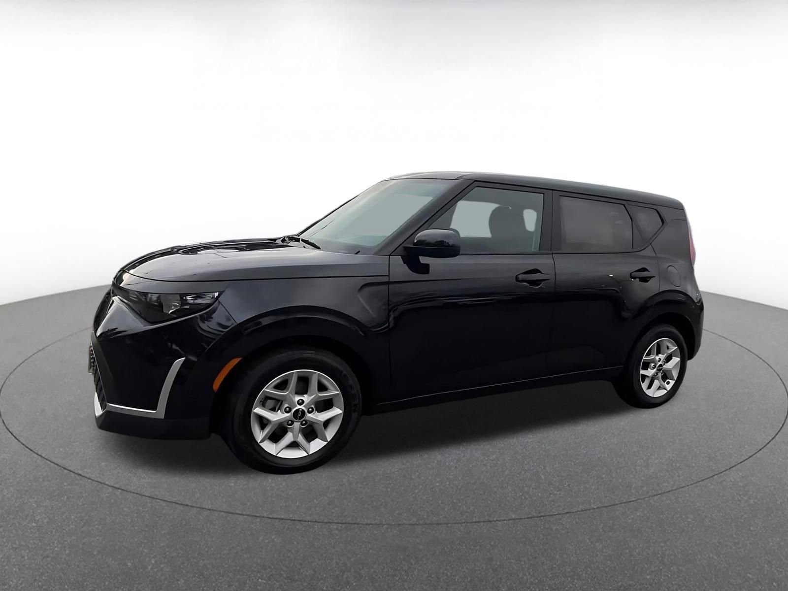 Used 2025 Kia Soul LX w/ LX Technology Package image 8
