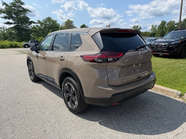 Used 2025 Nissan Rogue SV AWD/4WD image 7