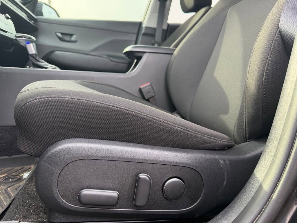Used 2025 Hyundai Kona SEL AWD/4WD image 28