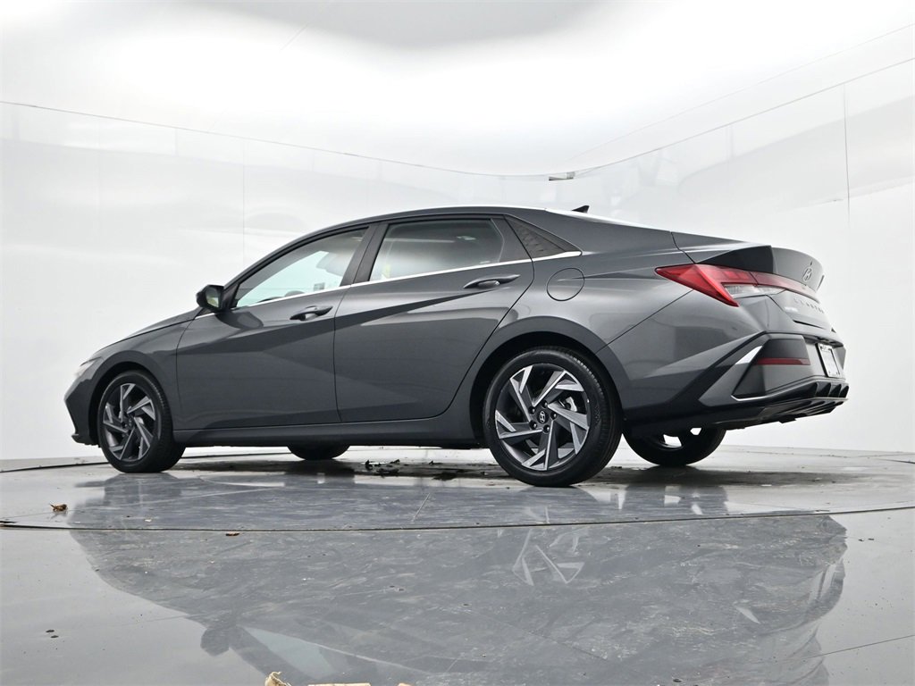 Used 2025 Hyundai Elantra SEL image 38