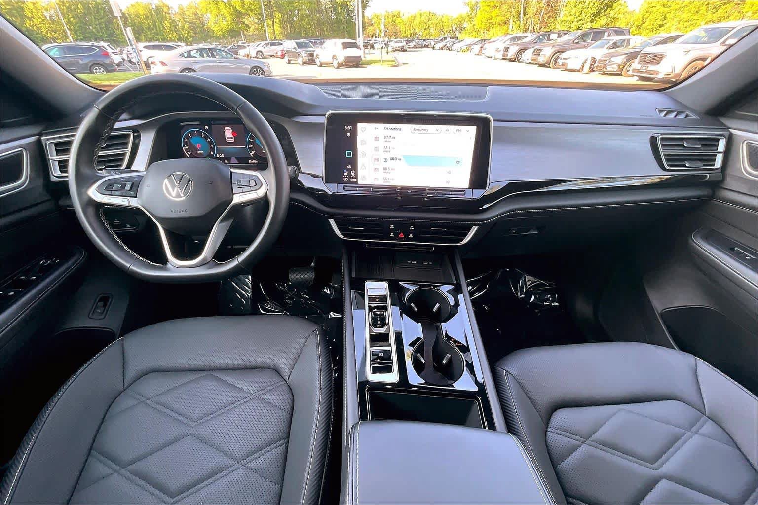 Used 2025 Volkswagen Atlas Cross Sport SE FWD image 16