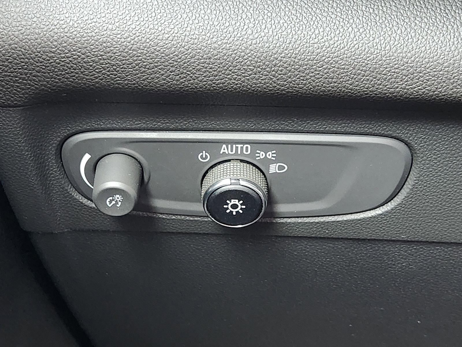 Used 2023 Buick Envision Essence w/ Sport Touring Package image 26