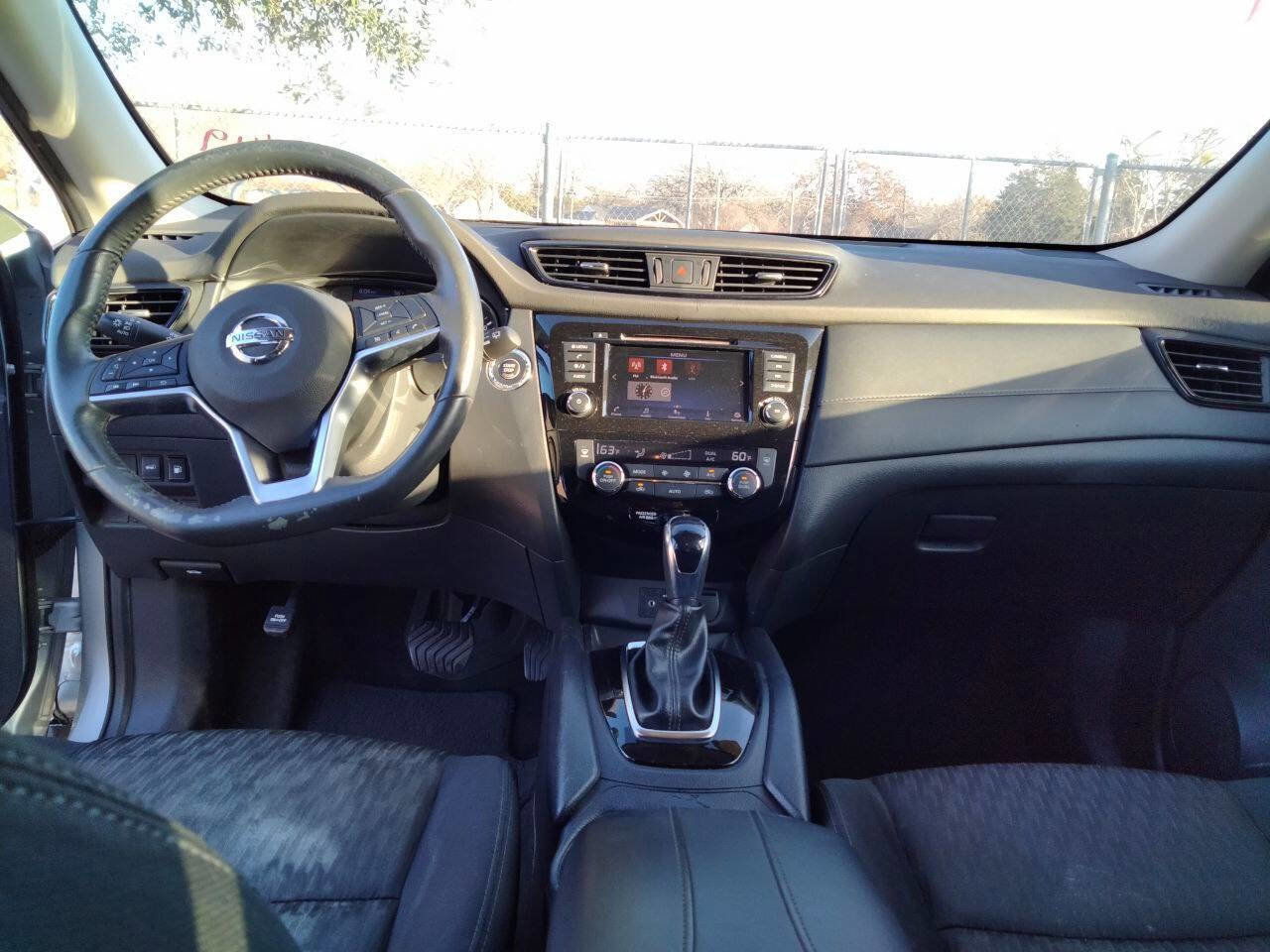 Used 2018 Nissan Rogue SV image 18