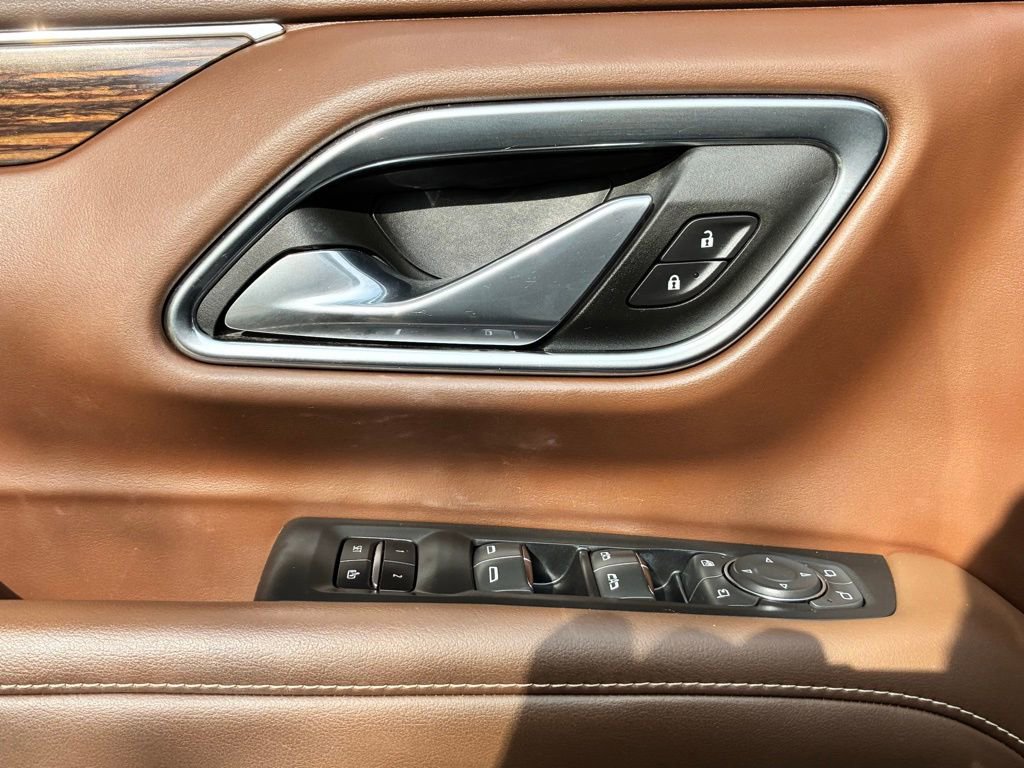Used 2023 Chevrolet Suburban High Country image 29
