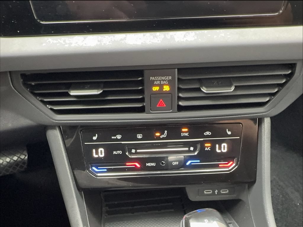 Used 2025 Volkswagen Jetta SE FWD image 43