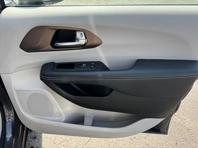 Certified 2023 Chrysler Voyager LX FWD image 13