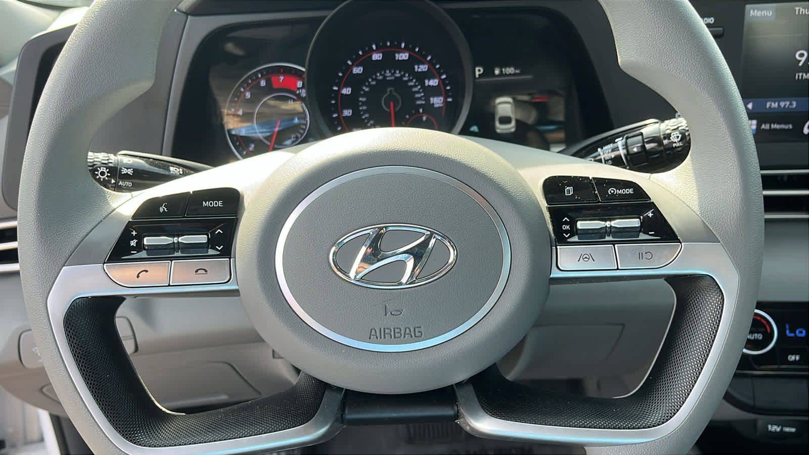 Used 2023 Hyundai Elantra SEL FWD image 11