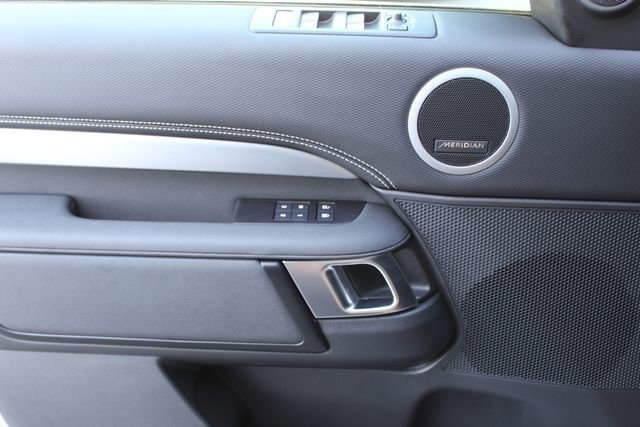 Used 2025 Land Rover Discovery Dynamic SE image 21