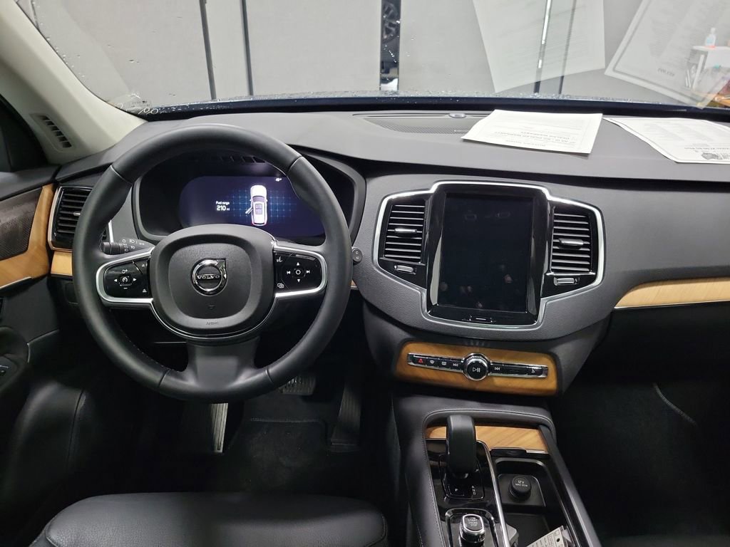 Used 2025 Volvo XC90 B5 Plus w/ Protection Package Premier image 3
