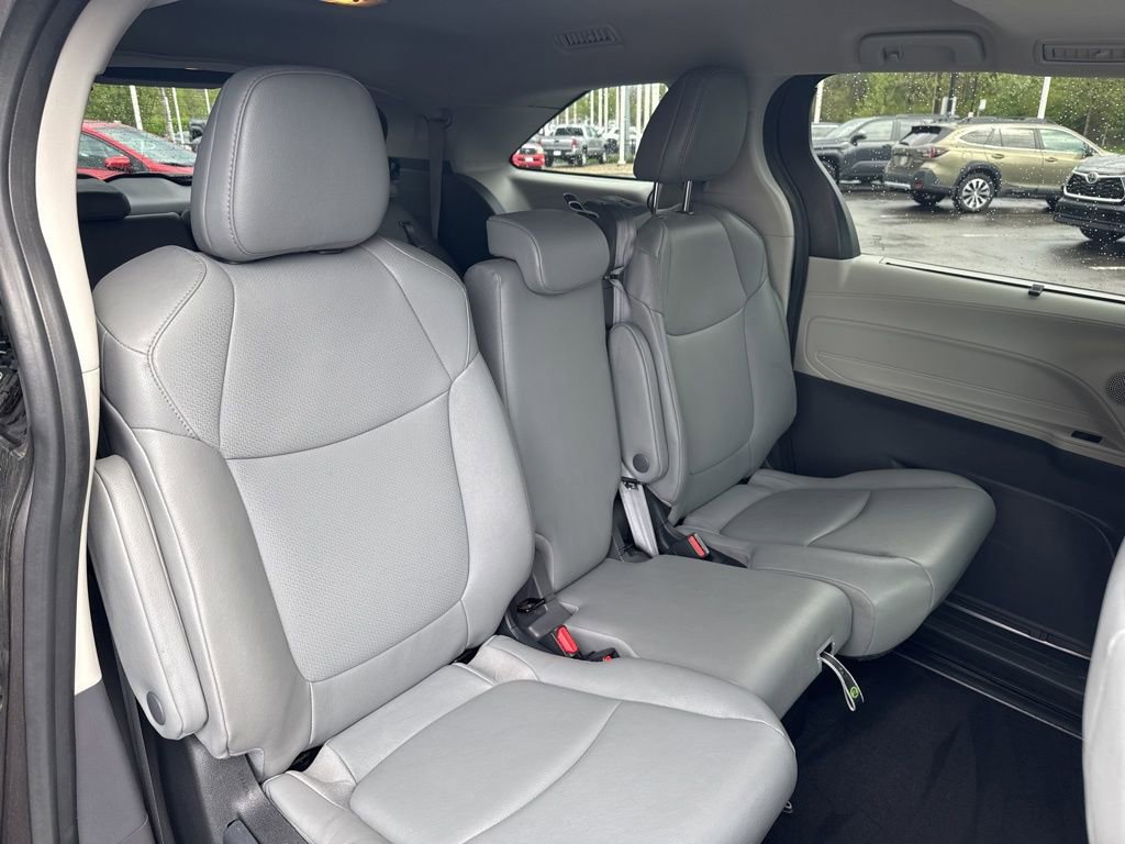 Certified 2023 Toyota Sienna XLE FWD image 21