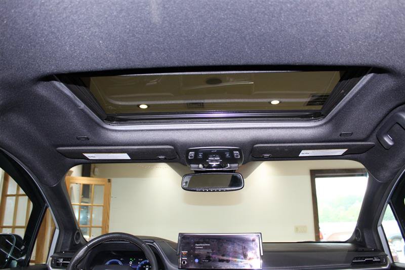 Used 2025 Toyota Sienna XLE Woodland Edition AWD/4WD image 25