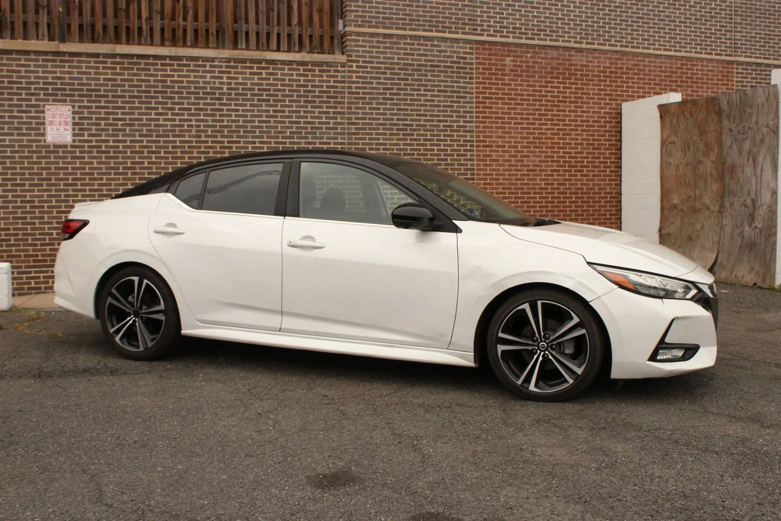 Used 2021 Nissan Sentra SR w/ SR Premium Package FWD image 2