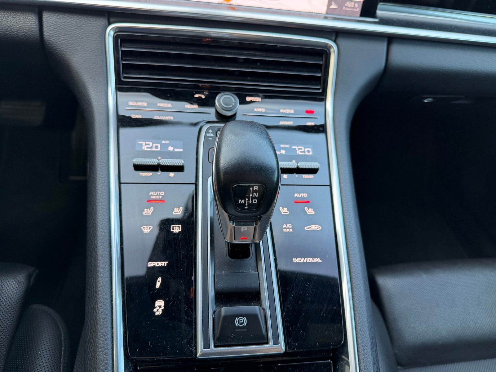 Used 2020 Porsche Panamera 4 image 22