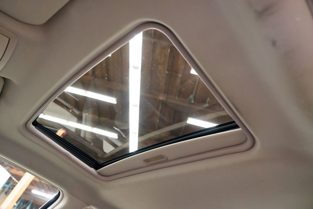 Used 2006 Chrysler 300 C w/ Protection Group II image 19